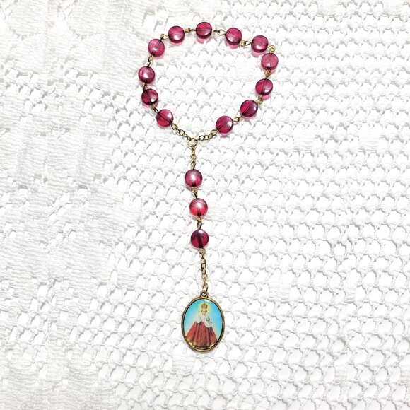 ✝️Red Chaplet Of Infant Jesus Of Prague Acrylic Prayer Bead Chaplet Keepsake ✝️ - Picture 3 of 3